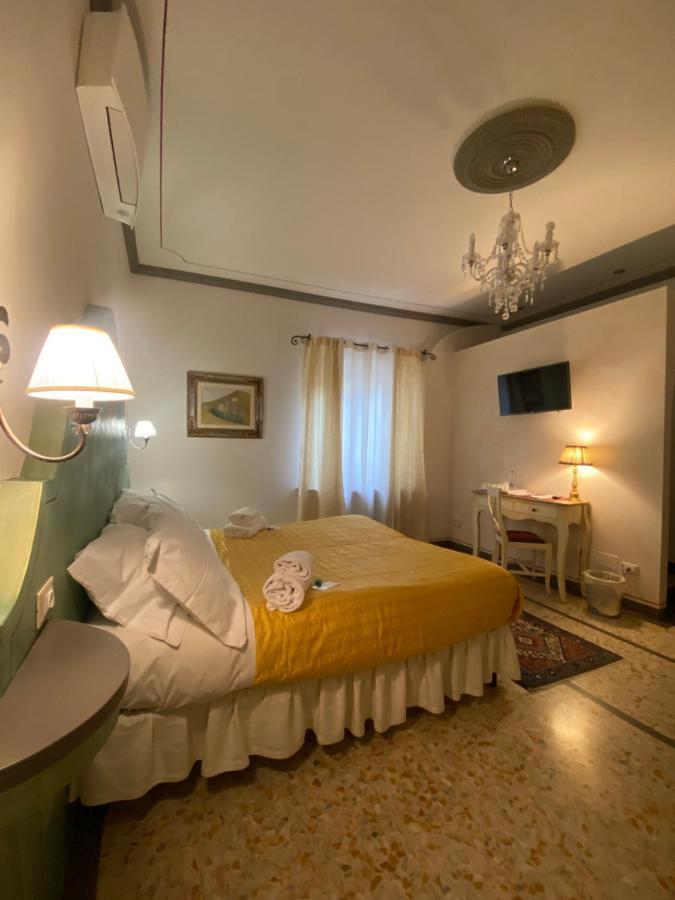 Palazzo Mari Suite & Rooms B&B Montevarchi Ngoại thất bức ảnh