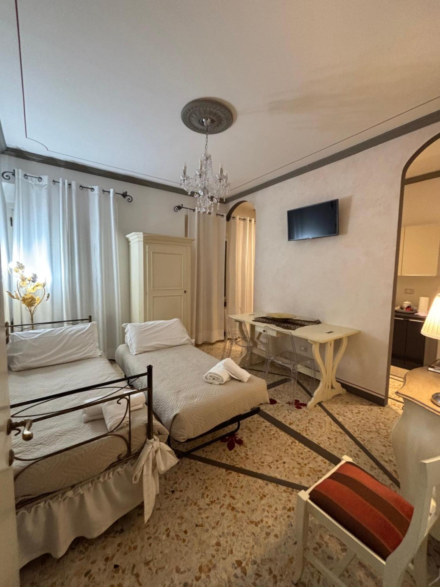 Palazzo Mari Suite & Rooms B&B Montevarchi Ngoại thất bức ảnh