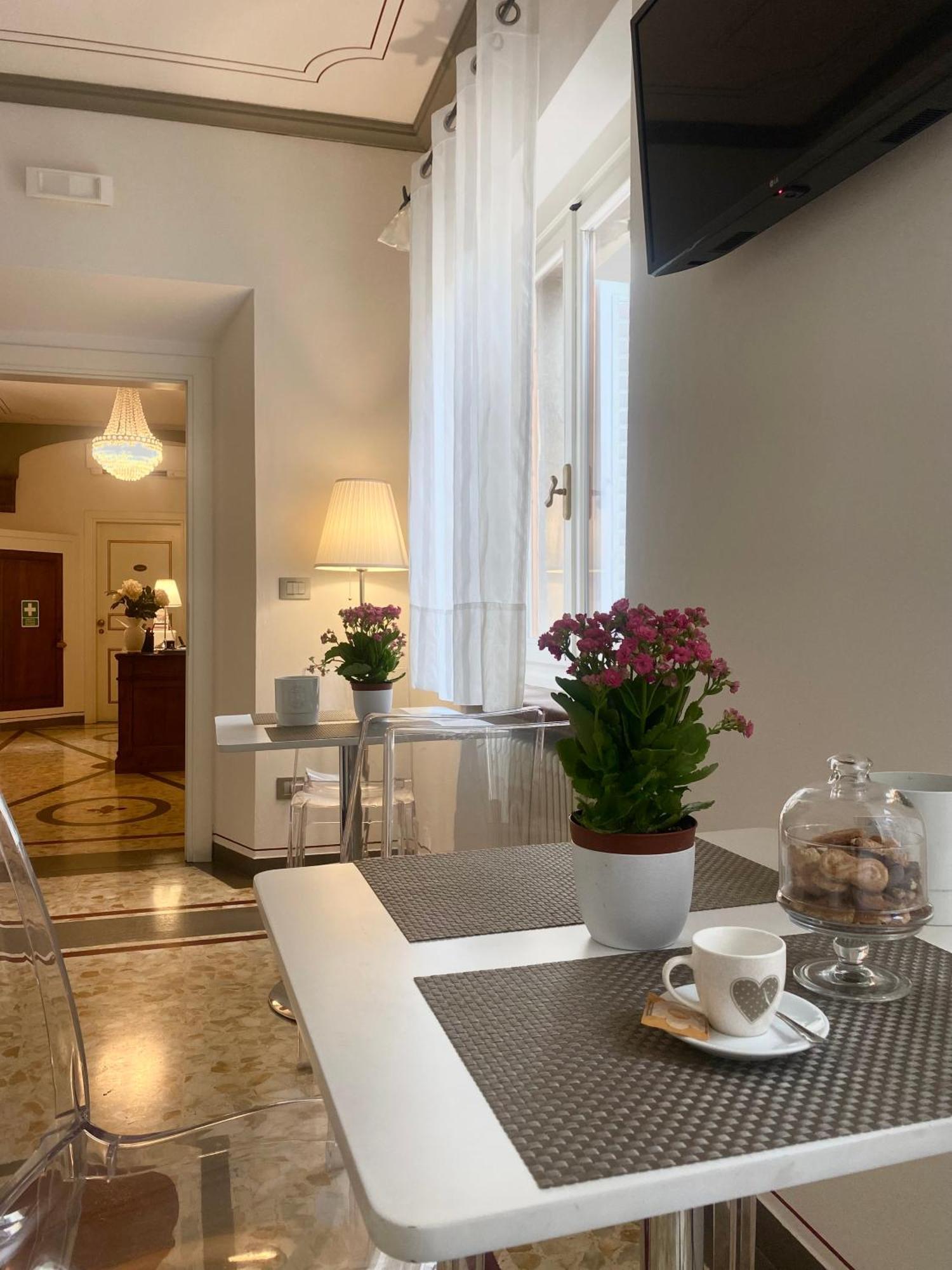 Palazzo Mari Suite & Rooms B&B Montevarchi Ngoại thất bức ảnh